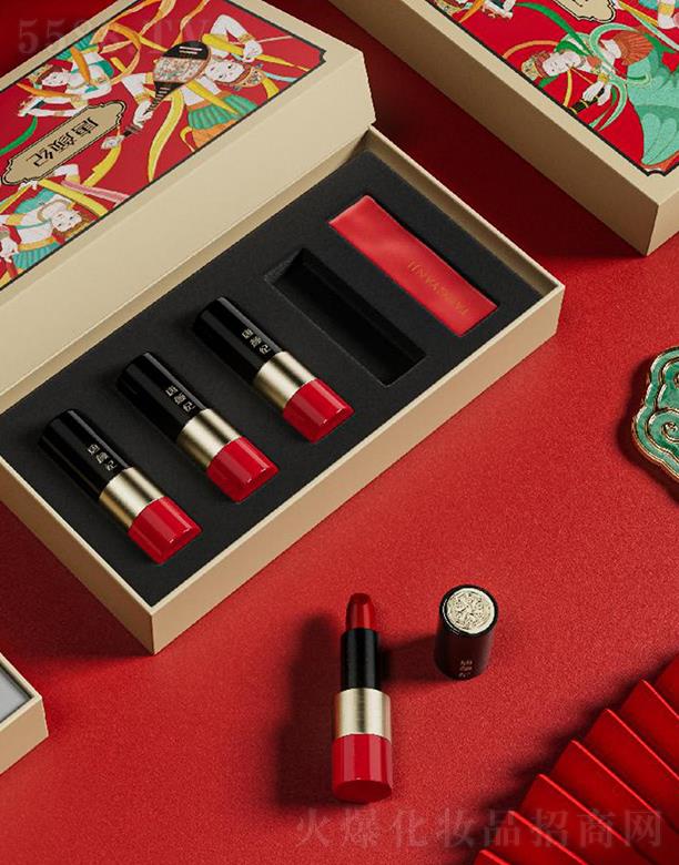 �����w����ɫ�ڼt���b