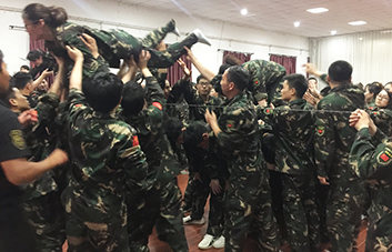 ֻ���B��(qi��ng)ƴ�������ܳ�Խ������