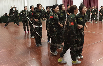 �����X�����Ʊ��O�ޣ��@һ·�҂��A��Ư����