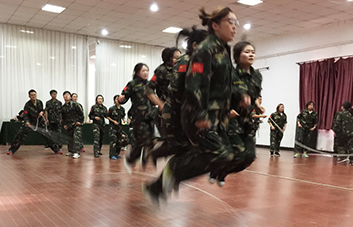 �����X�����Ʊ��O�����@һ·�҂��A��Ư����