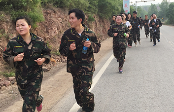 15����ͽ��ĥ�Z���𱬾W(w��ng)�T�;�Ӣ�F(tu��n)�(du��)���O����