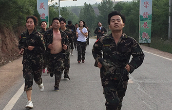 ͽ������15�������w�(y��n)���L��·����ĥ�Z����Ѫ�Ի�����