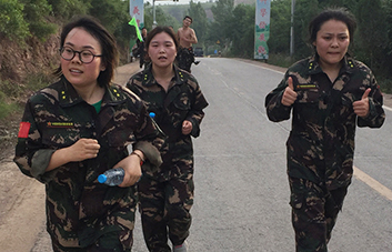 ���˲����������ŗ�������ֱǰ��